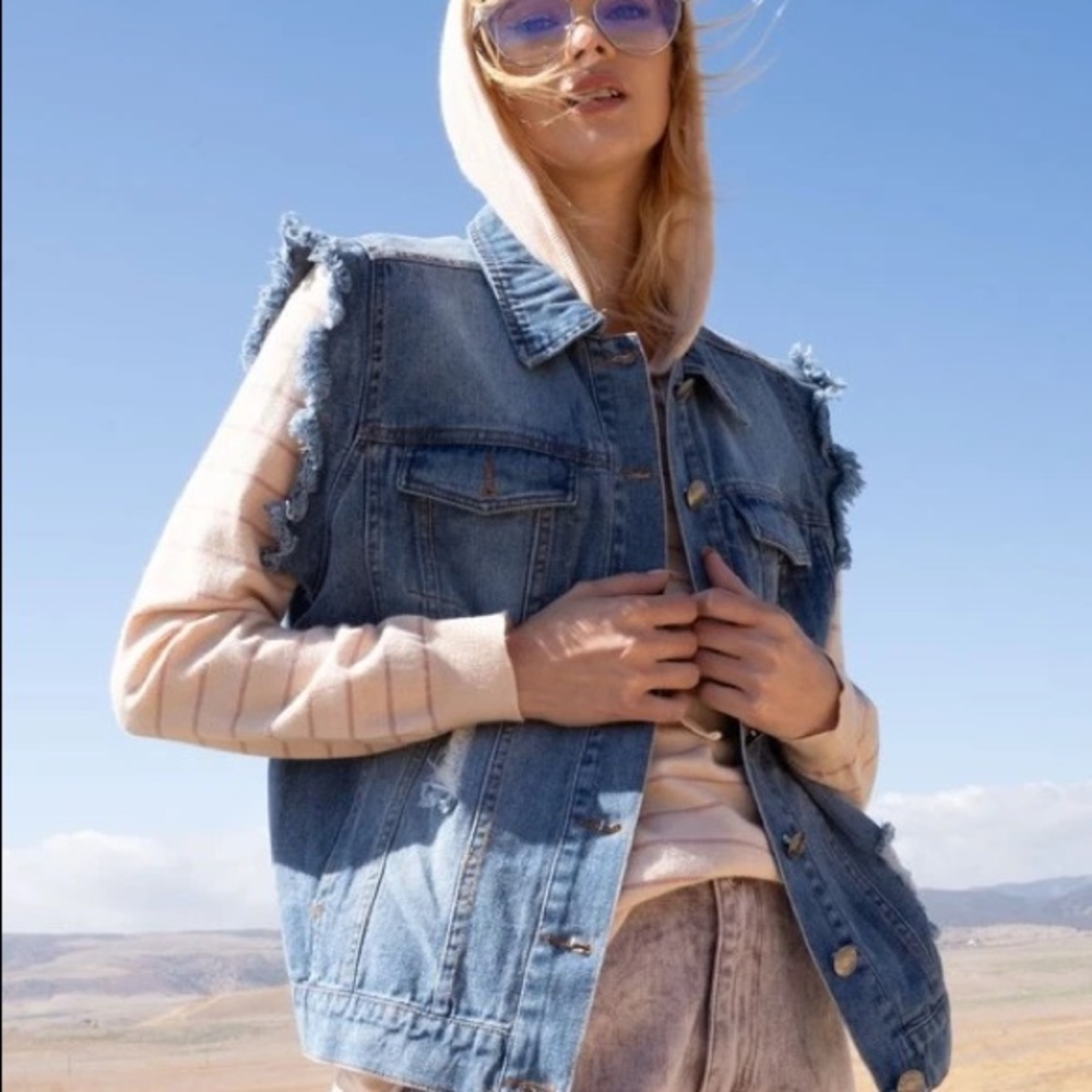 Pol Distressed Wash Denim Vest Sz. Medium